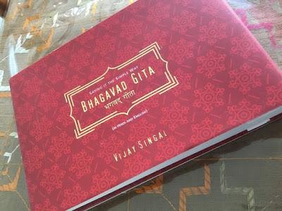 Bhagwad Gita by Vijay Singal (Translation in English and Hindi)