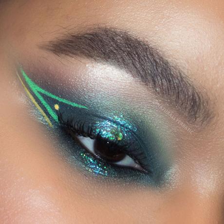 green eye makeup