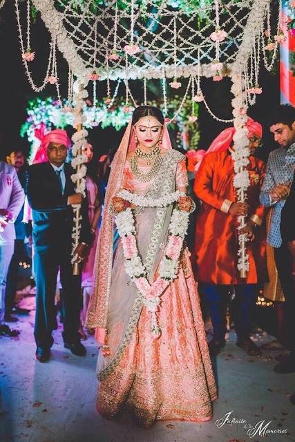 The Bride and Groom at the Indian Wedding Stock Image - Image of couple,  holding: 147693951