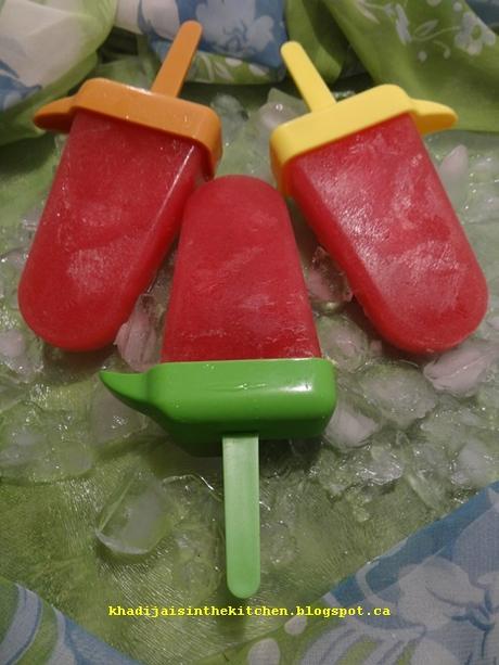 SUCETTES GLACÉES À LA PASTÈQUE / WATERMELON ICE POPS / PALETAS DE SANDÍA / مصاصات البطيخ الاحمر المجمدة