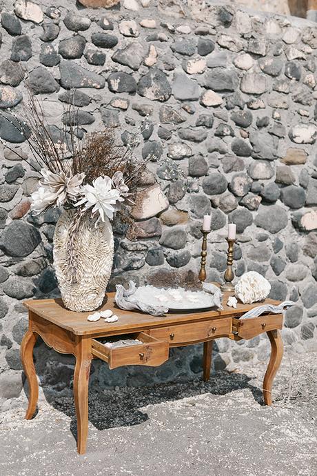 White coral styled shoot in Santorini white-coral-styled-shoot-santorini-_05
