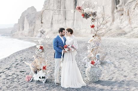 White coral styled shoot in Santorini white-coral-styled-shoot-santorini-_01