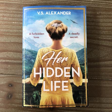 Her Hidden Life by V.S. Alexander (2018)