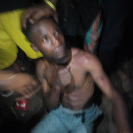 Phone Thief Caught Along Small Gate, Agbale Road (PHOTOS)