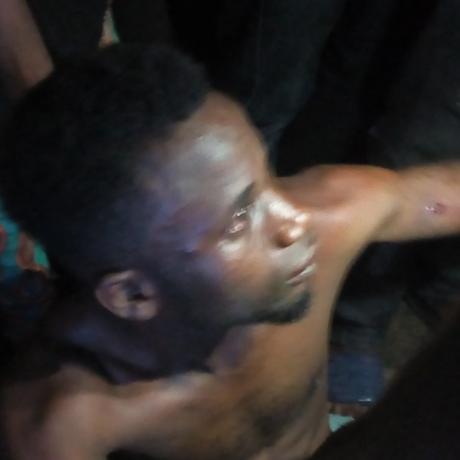 Phone Thief Caught Along Small Gate, Agbale Road (PHOTOS)