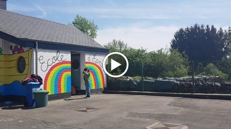 Résidence d'artiste à l'Ecole Communale d'Eprave à Rochefort. Peinture des murs de la cour de récréation par Ben Heine pour et avec les élèves... Work in progress! Fédération Wallonie Bruxelles