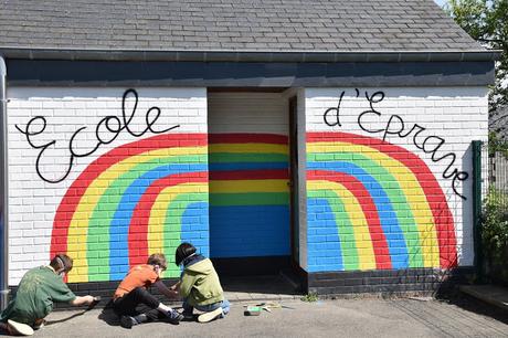 Résidence d'artiste à l'Ecole Communale d'Eprave à Rochefort. Peinture des murs de la cour de récréation par Ben Heine pour et avec les élèves... Work in progress! Fédération Wallonie Bruxelles