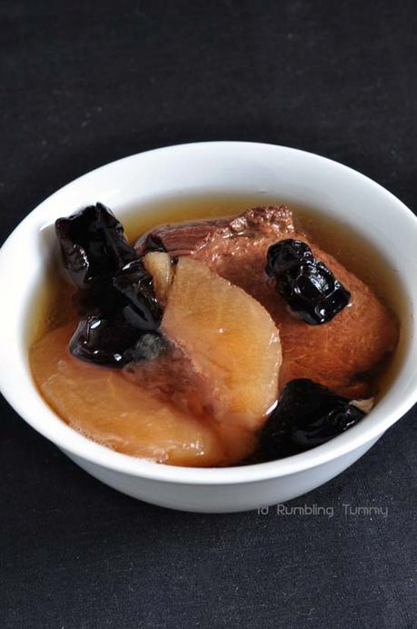 Pork with wood ear and apple soup