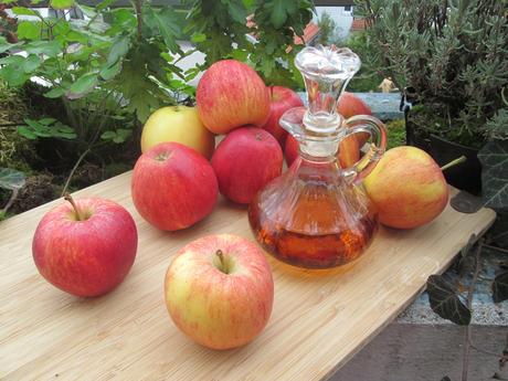 10 Health Benefits of Apple Cider Vinegar (2018)