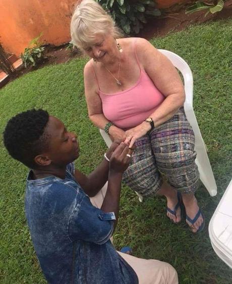 Young Man Proposing And Shares A Kiss With His Elderly Oyinbo Lover (Photos)