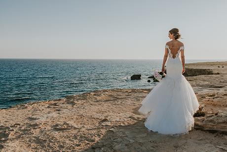 dreamy-wedding-overlooking-ocean_03