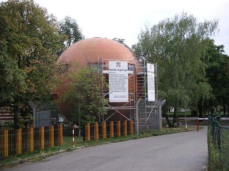 Backpacking in Kugel Mugel: A Spherical House Republic in Vienna Backpacking in Kugel Mugel: A Spherical House Republic in Vienna
