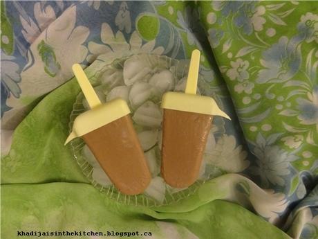 SUCETTES GLACÉES AU CHOCOLAT ET À LA BANANE / CHOCOLATE BANANA ICE POPS / PALETAS CON CHOCOLATE Y BANANA / مصاصات الموز و الشوكولاطة المجمدة