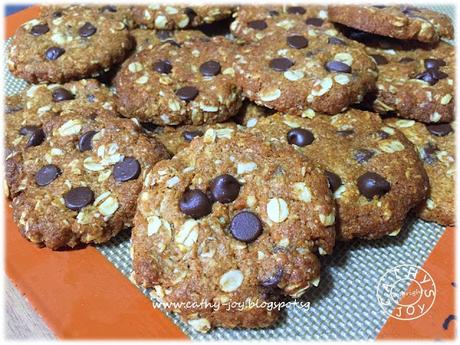 Oatmeal Coconut & Chocolate Chips Cookies