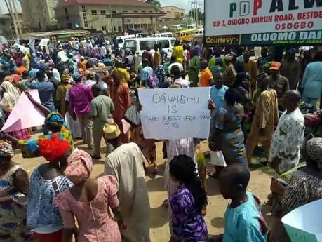 BREAKING: Protest Rocks Osun PDP Secretariat Over Alleged Manipulation Of PDP Primary (See Photos)