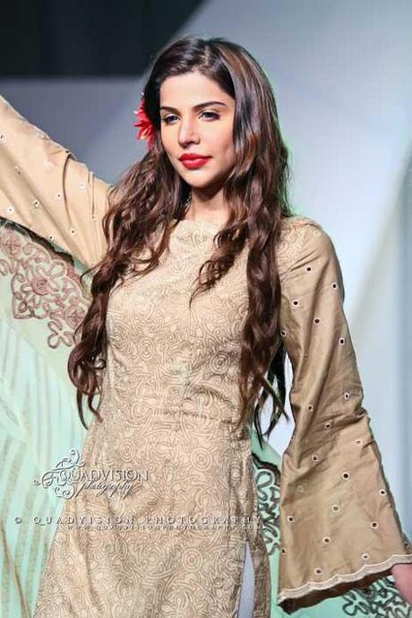 Lawn-Vaneeza V Summer Collection 2012 Complete Catalogue-Conspicuous Prints