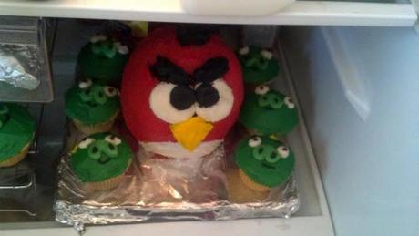 Culinary Craziness: Angry Birds Cake & Piggy Cupcakes