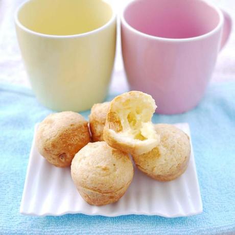 Pao de Queijo (Brazilian Cheese Bread)