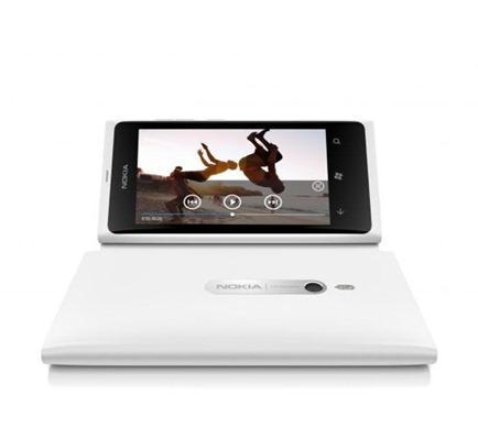 700-nokia-lumia-800-white-video-screen-1