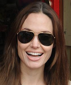 Angelina Jolie wears aviators to complement her oval shaped face 