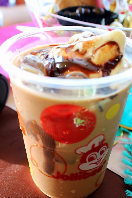 Jollibee's Chocolate and Coffee Floats - your perfect drink for summer!