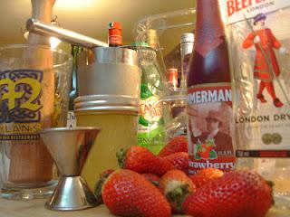 Strawberry Gin 'Fizz.' Cocktail Recipe from BluntDinerz
