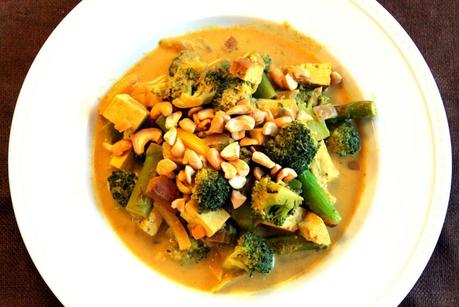 Thai Yellow Curry with Veggies, Cashews and Tofu