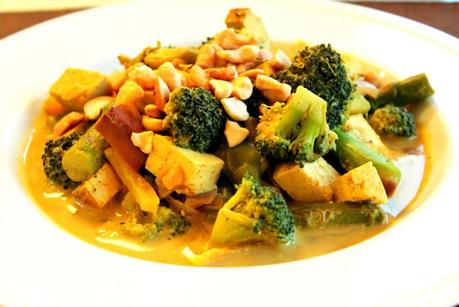 Thai Yellow Curry with Veggies, Cashews and Tofu