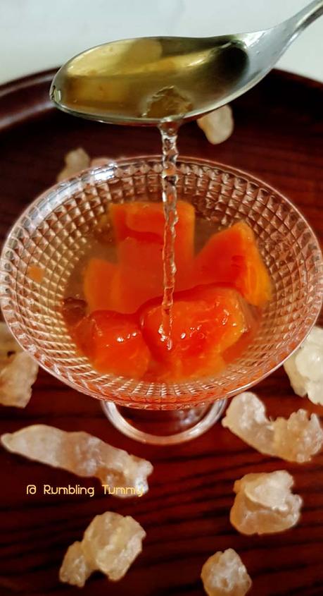 Double boil Gum Tragacanth with papaya 雪燕木瓜盅