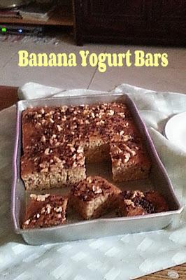 Banana Yogurt Bars Recipe @ treatntrick.blogspot.com