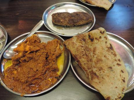 Get Your Dose Of Favourite Mughlai Dishes From These 3 Famous Places In Lucknow!