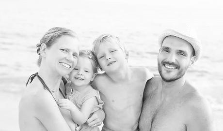 Wishing you a lovely day all 😎😘😊 Belle journée à vouq tous 😎😘😊 #sun #love #beach #plage #family #quatro #myfamily #smile #sea #mer #sourire #famille #kids #bonheur