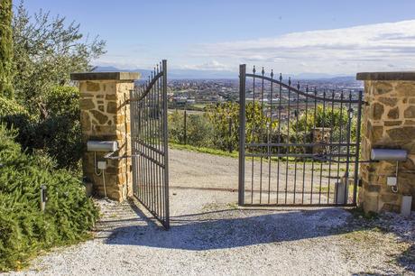 10 Things You Should Know Before Buying An Automatic Gate Opener 10 Things You Should Know Before Buying An Automatic Gate Opener