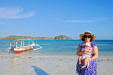 7 Reasons Why You Should Spend Time with Your Baby at The Beach