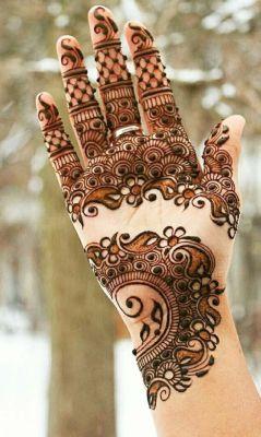 11 Simple, Quick & Latest Mehendi Design Images