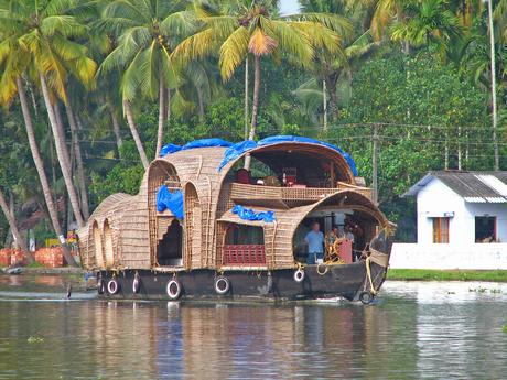 Houseboat-ride-in-Alleppey