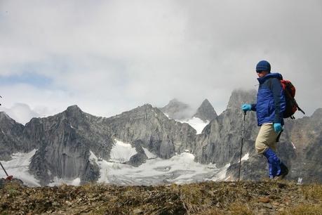 5 Benefits of Hiking with Poles