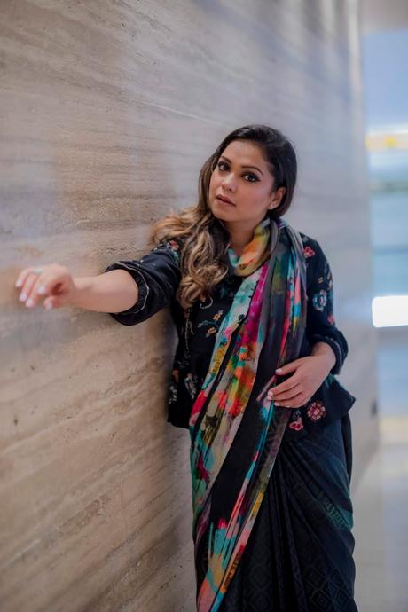 where to stay in jaipur and what to eat, Hilton Jaipur, travel blogger, style, sari style, satya paul style, coat over sari, coat with sari outfit, fusion look, long maxi eyelet dress , myriad musings