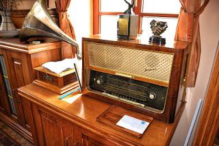 Old Radio Antiques, by Przemysław Krzak on Pixabay Image: Old Radio Antiques, by Przemysław Krzak on Pixabay