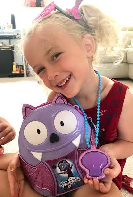 Vampirina Bootastic Backpack and Spooky Figure Set Review