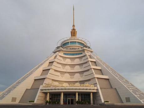 Backpacking in Turkmenistan: Top 15 Sights in Magnificent Ashgabat, City of the Future Backpacking in Turkmenistan: Top 15 Sights in Magnificent Ashgabat, City of the Future