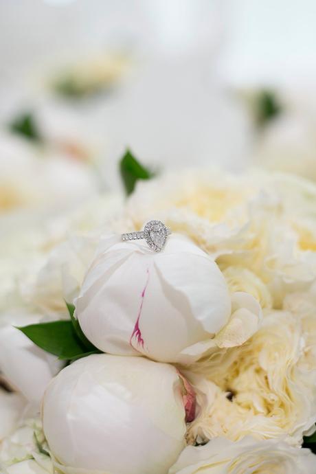 classic-elegant-wedding-white-flowers_05