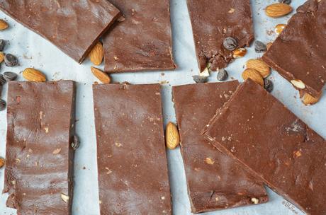 Copycat Mint Chocolate RXbars (paleo, no bake)