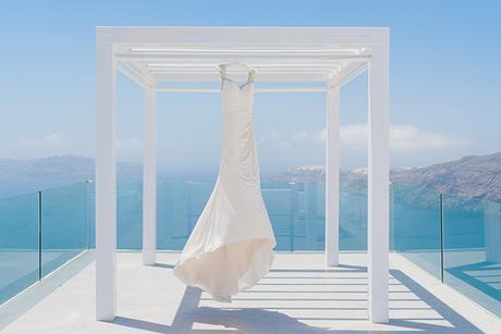 intimate-wedding-minimal-details-santorini_06