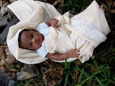 Mother Abandons Her Cute Baby In A Bush… See The Note She Left Behind (Photos)