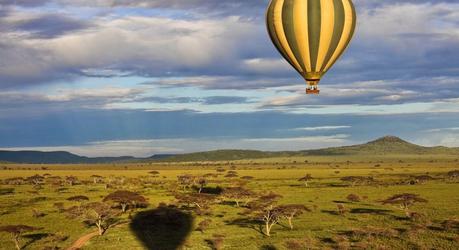 Balloon over savannah, Serengeti, Tanzania