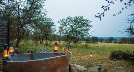 Enchanting Travels - Tanzania Tours - Serengeti (Northern) Hotel - Sayari Camp - Honeymoon suit bathtub