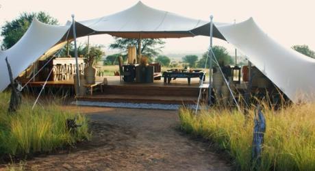 Sayari-Camp-lounge-tent-Serengeti-lodge