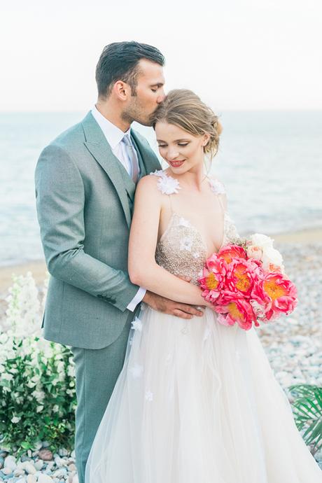 Gorgeous inspiration shoot with bright colours in Cyprus gorgeous-inspiration-shoot-bright-colours-cyprus_02