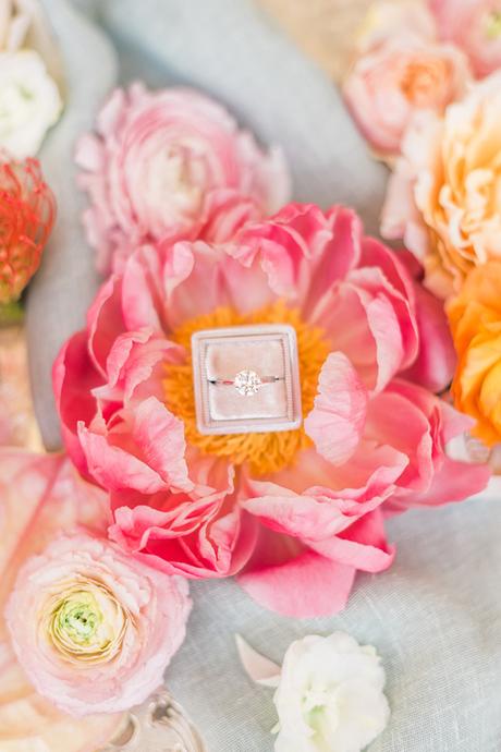 Gorgeous inspiration shoot with bright colours in Cyprus gorgeous-inspiration-shoot-bright-colours-cyprus_05x